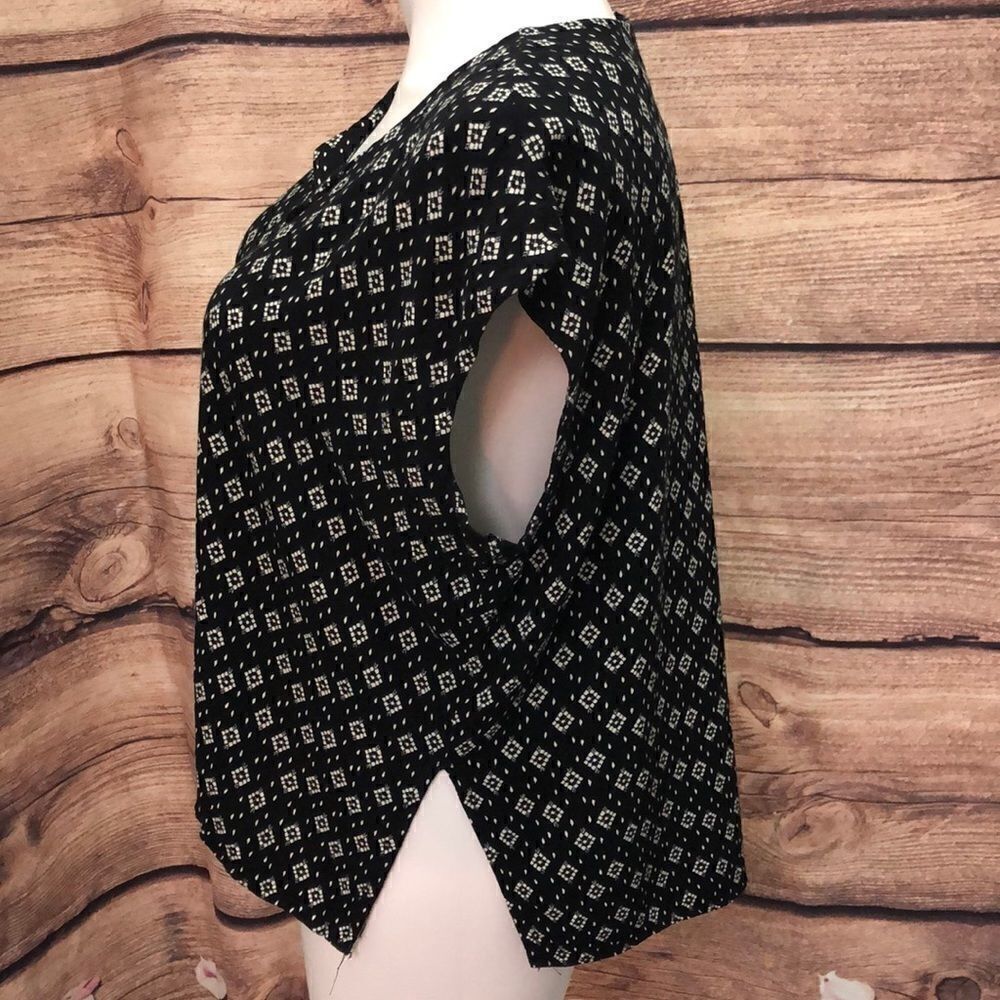 Universal Threads black print hi lo top - Picture 3 of 6